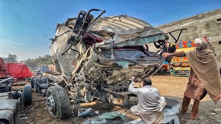 Isuzu Truck Dangerous Accident / Expert Mechanic Cabin & Chassis Restoration