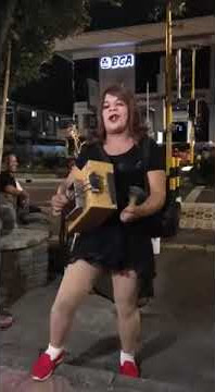 Pengamen lucu ewer ewer