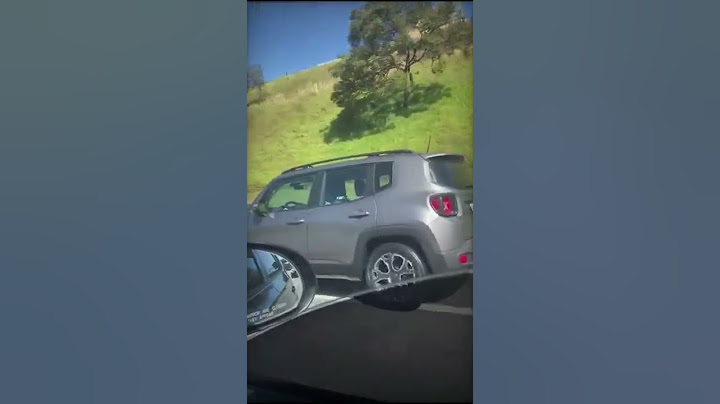 Carro atropela moto e não percebe