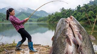 Beautiful Girl Catches Tons of Giant Fish with Her Fishing Skills and Takes Them to Market