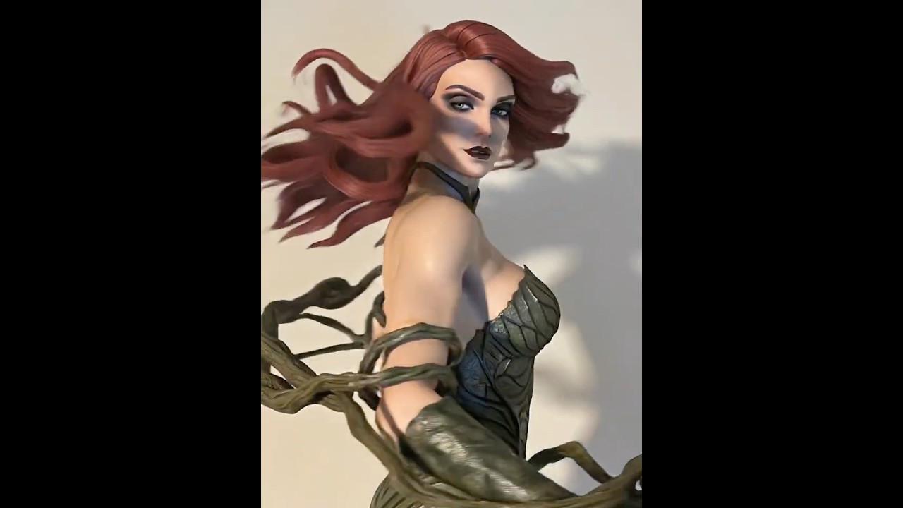 Poison Ivy statue animated with ai #sideshowcollectibles #statuecollectors #dccomics #batmanvillains