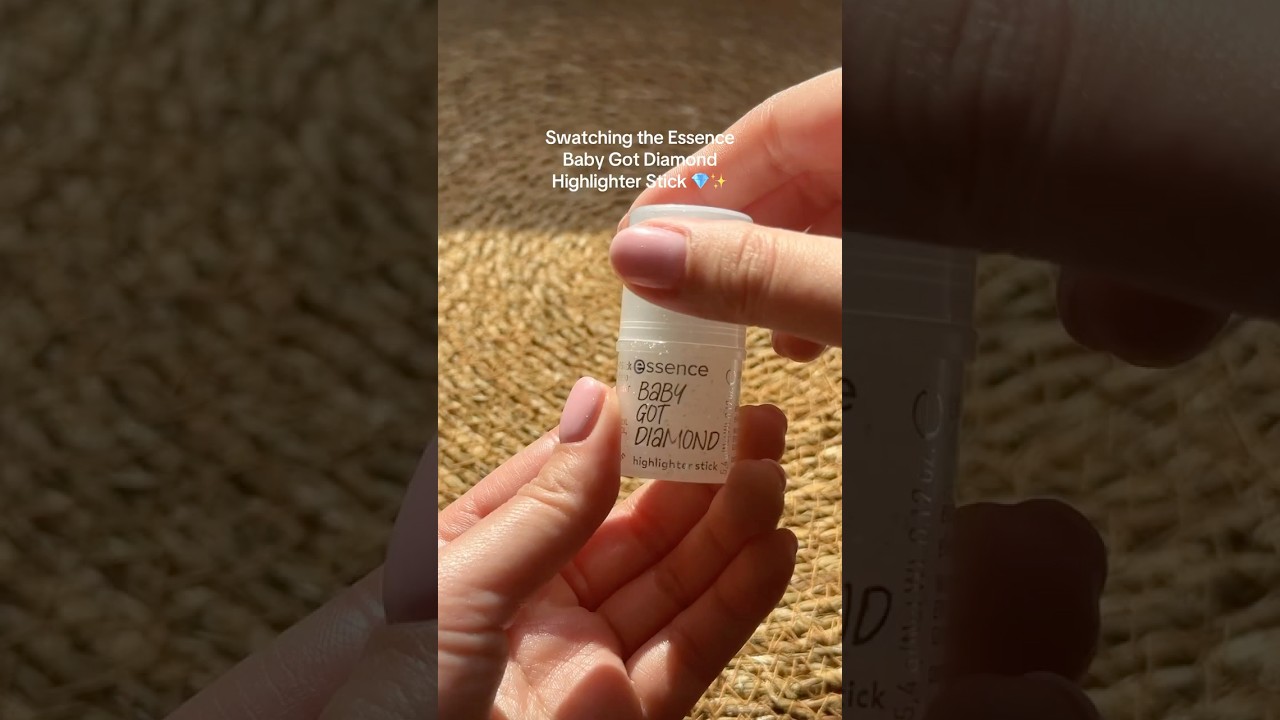 Essence Baby Got Diamond Highlighter stick 