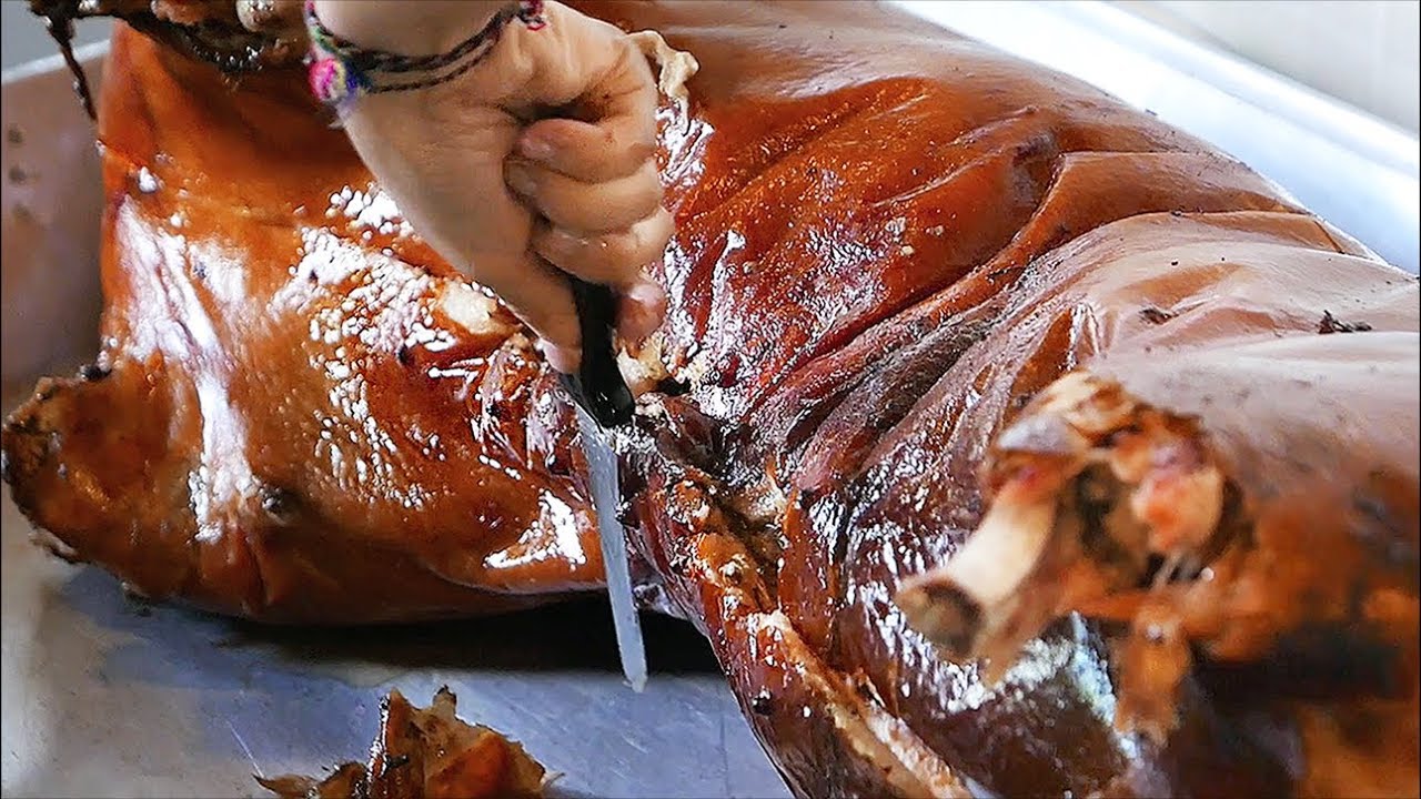 Indonesian Street Food - CRISPY ROAST PIG Bali Indonesia 2 | Travel Thirsty