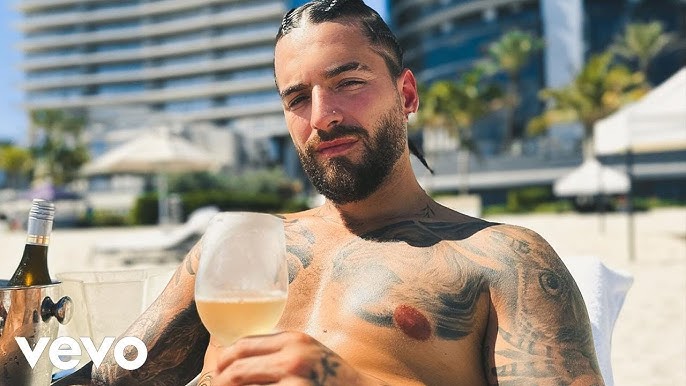 Maluma promocionando su nuevo tema Bronceador