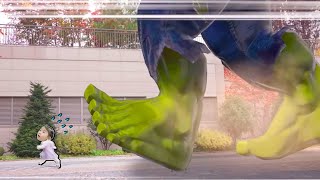 헐크 발바닥이다! 으악 거대한 슈퍼히어로 발바닥이 쫒아와요! Hulk feet Super Hero 수아튜브