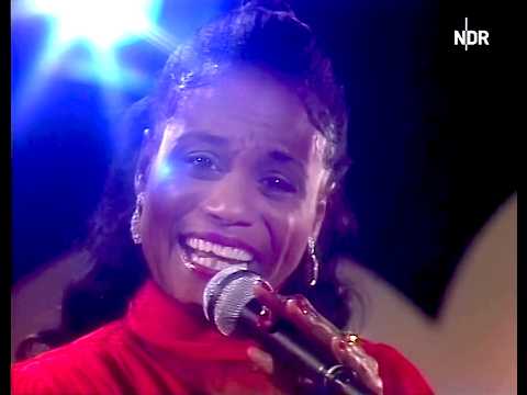 Evelyn Thomas - Masquerade (TV 1984 Remastered)
