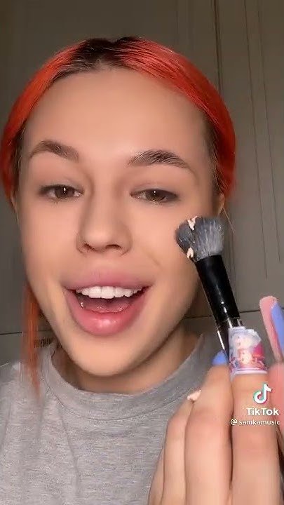 ИНСТА САМКА ПОКАЗЫВАЕТ КАК ДЕЛАТЬ МАКИЯЖ💄 - YouTube