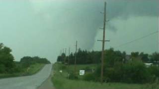 Tornado touches down north of Mount Ayr, Iowa