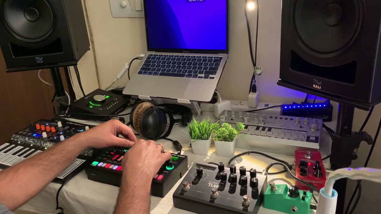 1 Hour Live Techno Dawless w/ Microfreak TR6S Strymon Timeline