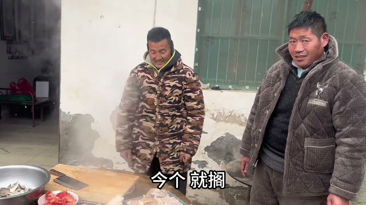 快过年了今天来个地锅炖肉，今天吃过瘾了。#我的乡村生活 #乡村守护人