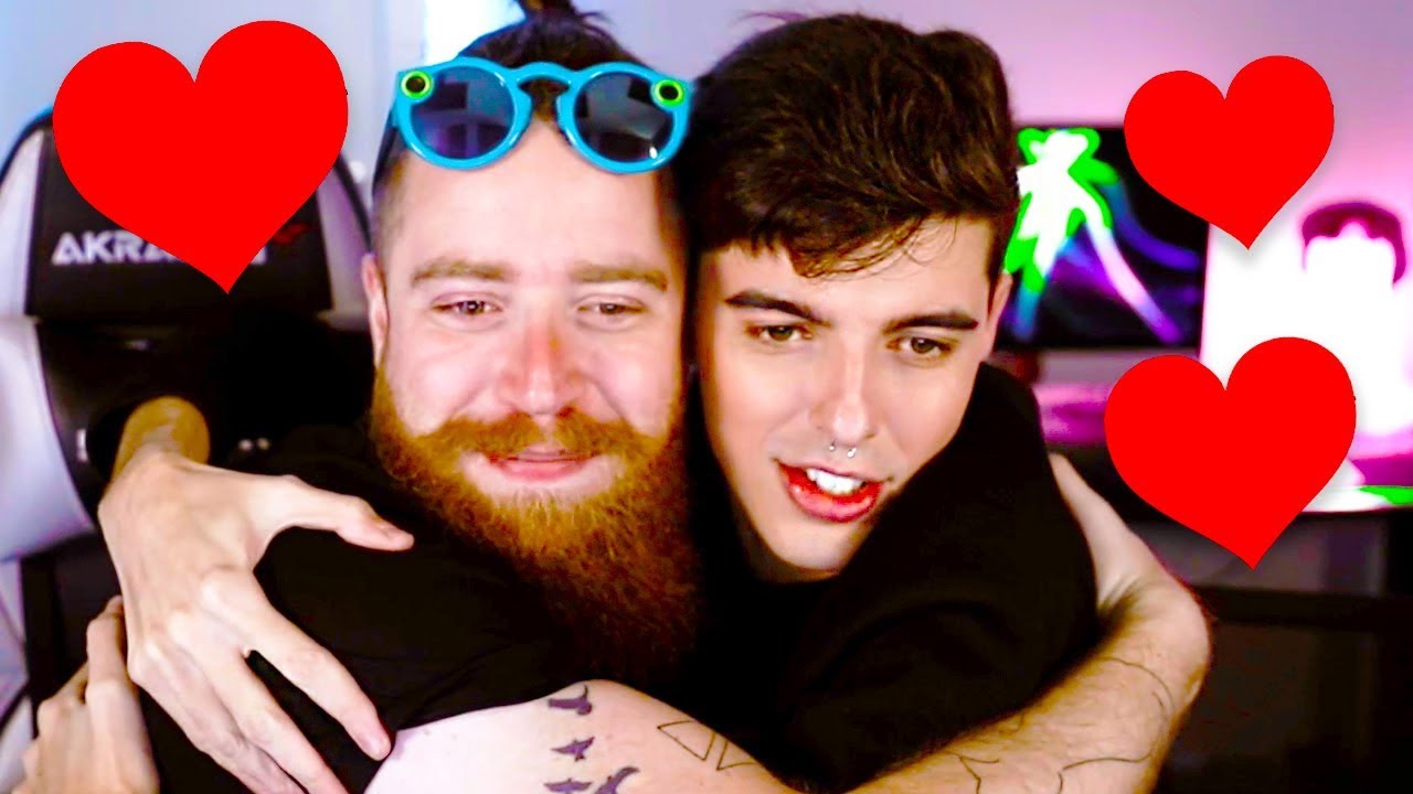 Lendo FANFICS Luba e Jean *vergonha alheia