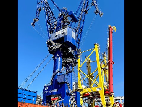 2 New Shipbuilding Cranes at PPA - video from Piraeus Port Authority