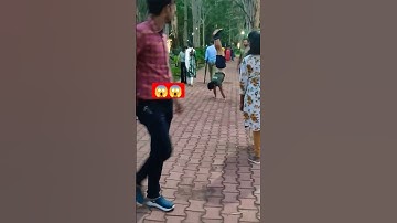 cute girl reaction to handstand pushups in public #calisthenics #public#reaction #1kcreator #fitness