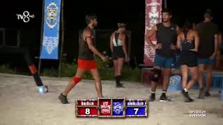 Survivor 2021 Poyrazın Batuhana Bakışından Sonra Batuhan Şarkı Söyler Öyle Deli Deli Bakma