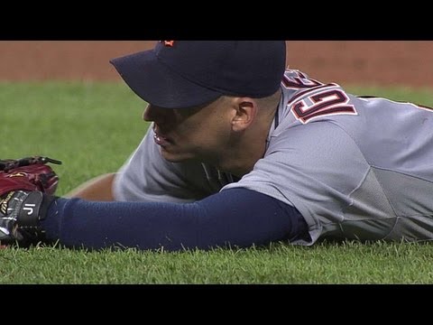 Iglesias makes a RIDICULOUS diving throw to retire Phegley