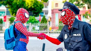 Kid Aranha e Homem Aranha na Voltas Aulas da Escola de SUPER HERÓIS