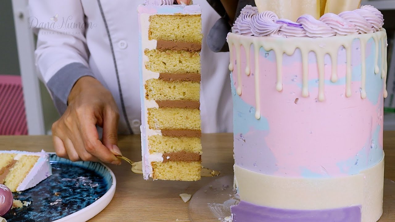 جالكسي كيك بتكنيك التغليف بالأسيتات وحشو الكيكات المرتفعه +ديكور كرات وشرائط وأشرعه من الشوكولاتة