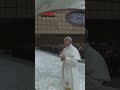 EL PAPA LEÓN CANTA EL AVE MARÍA ANTE LA VIRGEN DE LOURDES #shorts