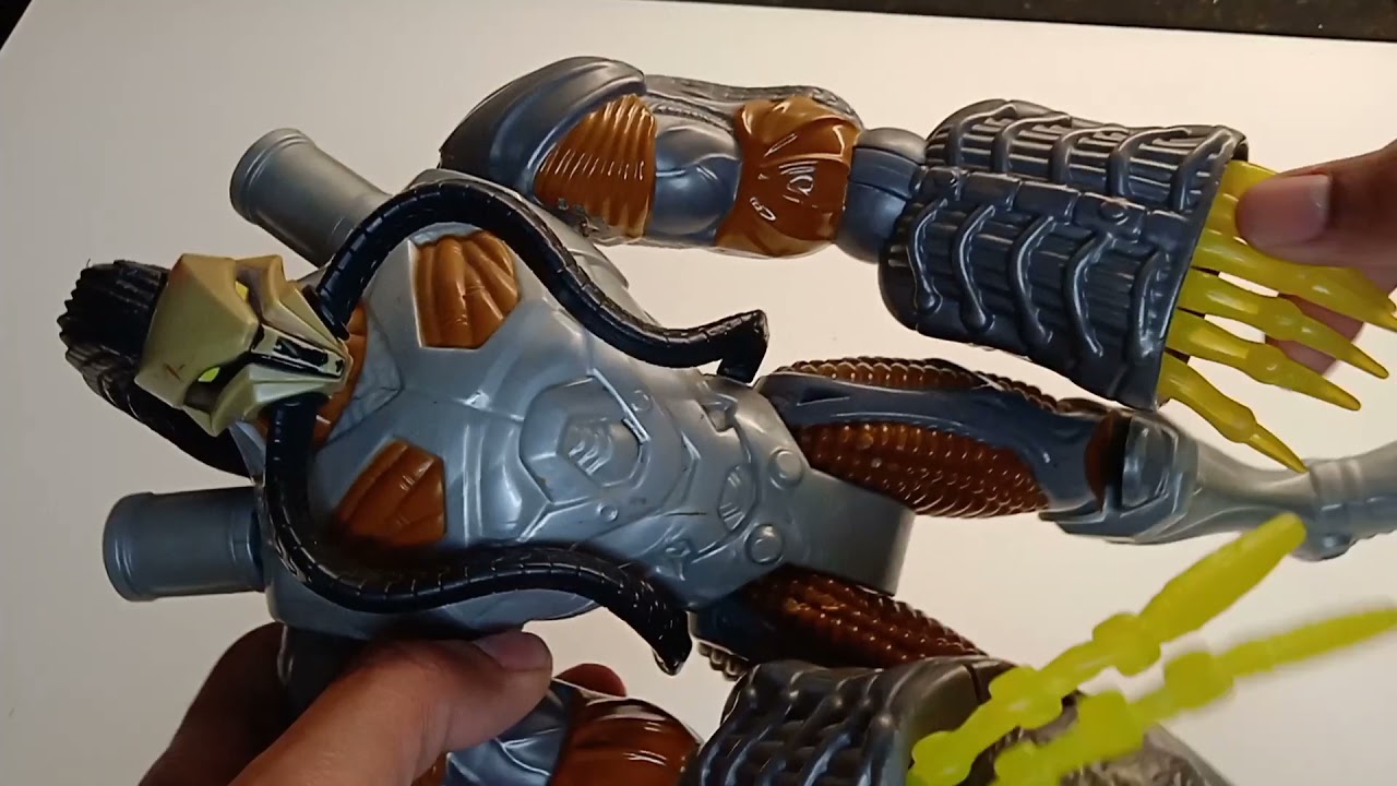 Boneco Vilão do Max Steel todo articulado