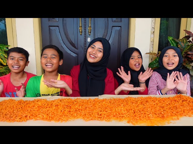 BOCIL PUNYA PACAR⁉ MUKBANG SAMYANG NUCLEAR 5BUNGKUS  SAMBIL QNA BARENG BOCIL  | NO CUT NO EDIT class=