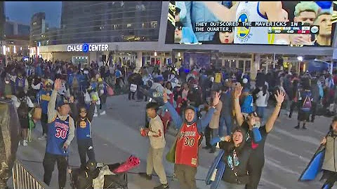 Warriors fans pack Thrive City for Game 3 watch party