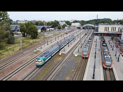 Дизель-поезд ДР1А-232/242 на ст. Таллин-Балти / DR1A-232/242 DMU at Tallinn-Balti station