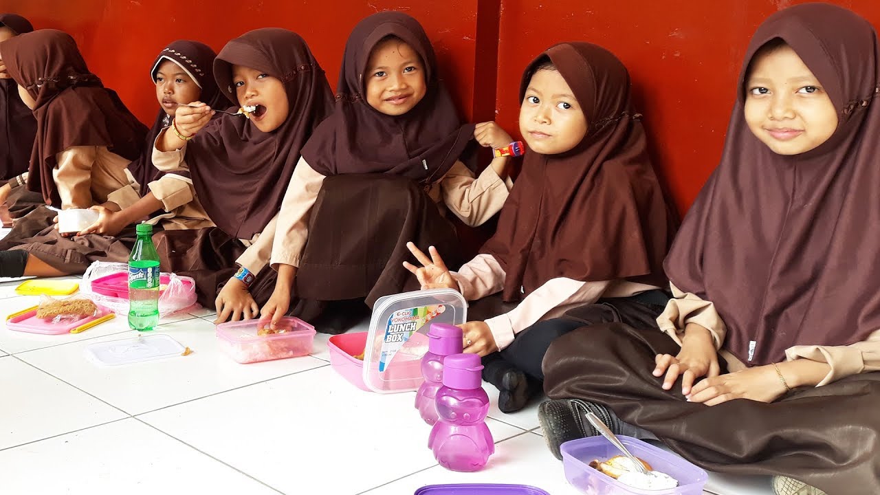 Makan Bersama Dengan Teman Teman Sekolah YouTube