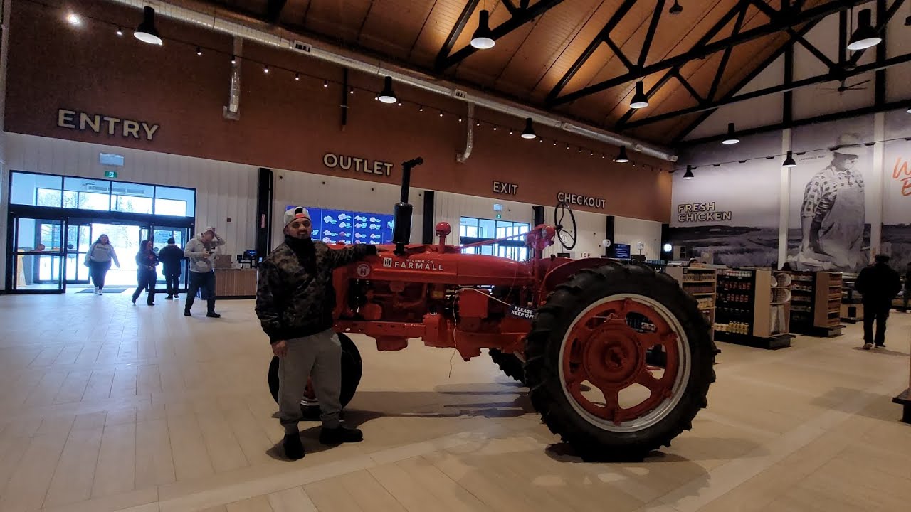 NEW CHICKEN SHOP and  ROTI  SHOP    (IAM HERE)