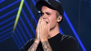 More from entertainment tonight: http://bit.ly/1xtqtvw justin bieber
got very emotional on stage, breaking down in tears after his
performance at the 2015 vmas.