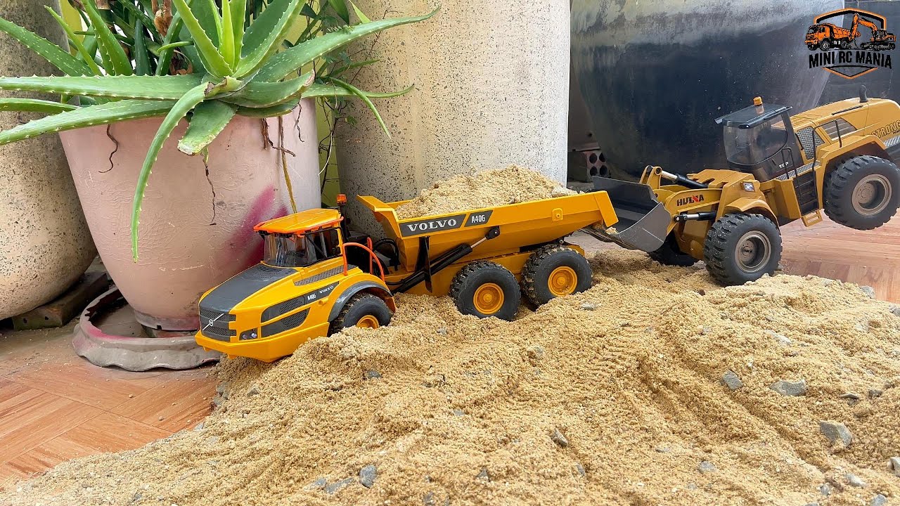 Ultimate RC Construction Crew at Work! Huina 1536, 1593, 1583 & Volvo Move Sand Together 🚜💛