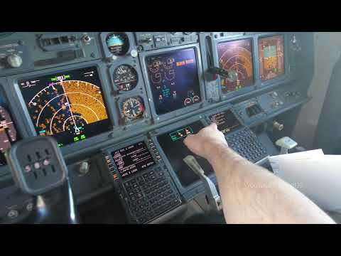 Видео: Чем занимаются пилоты до и после полёта.