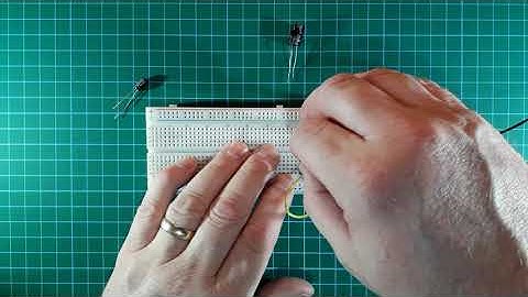 Flashing LEDs using 2n2222 transistor