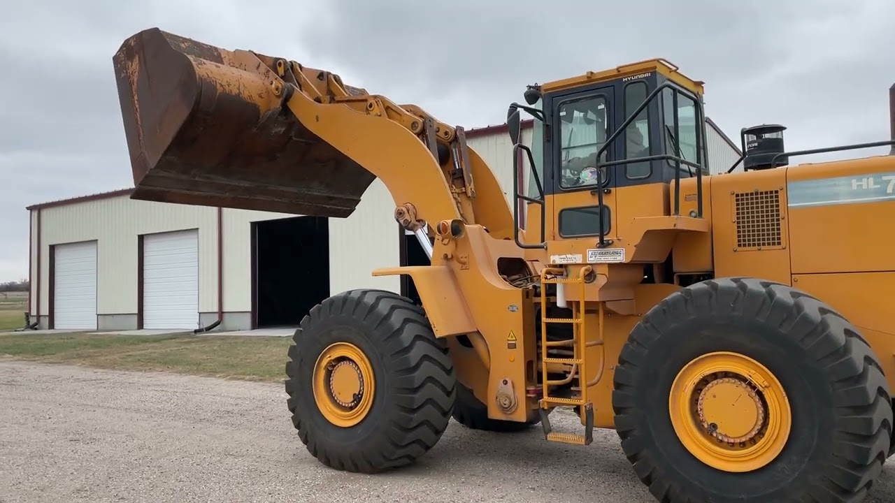 1999 Hyundai HL780-3A Articulated Wheel Loader Selling at Auction