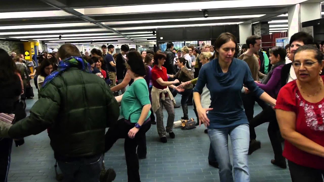 La danse swing à Montréal Les Beaux Dimanches dans le métro YouTube