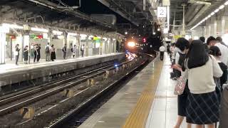 遅れてる普通が走り去った後をゆっくりと通過！。EF64 1038号機代走8784レ名古屋2番線通過
