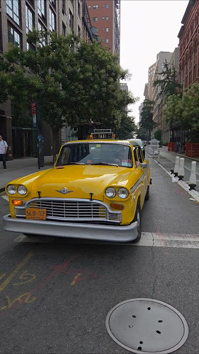 The original taxi cab 🚕  #taxicab  #taxidriver #taxi #newyorkcity #nyc #oldcars #vintagecars #short