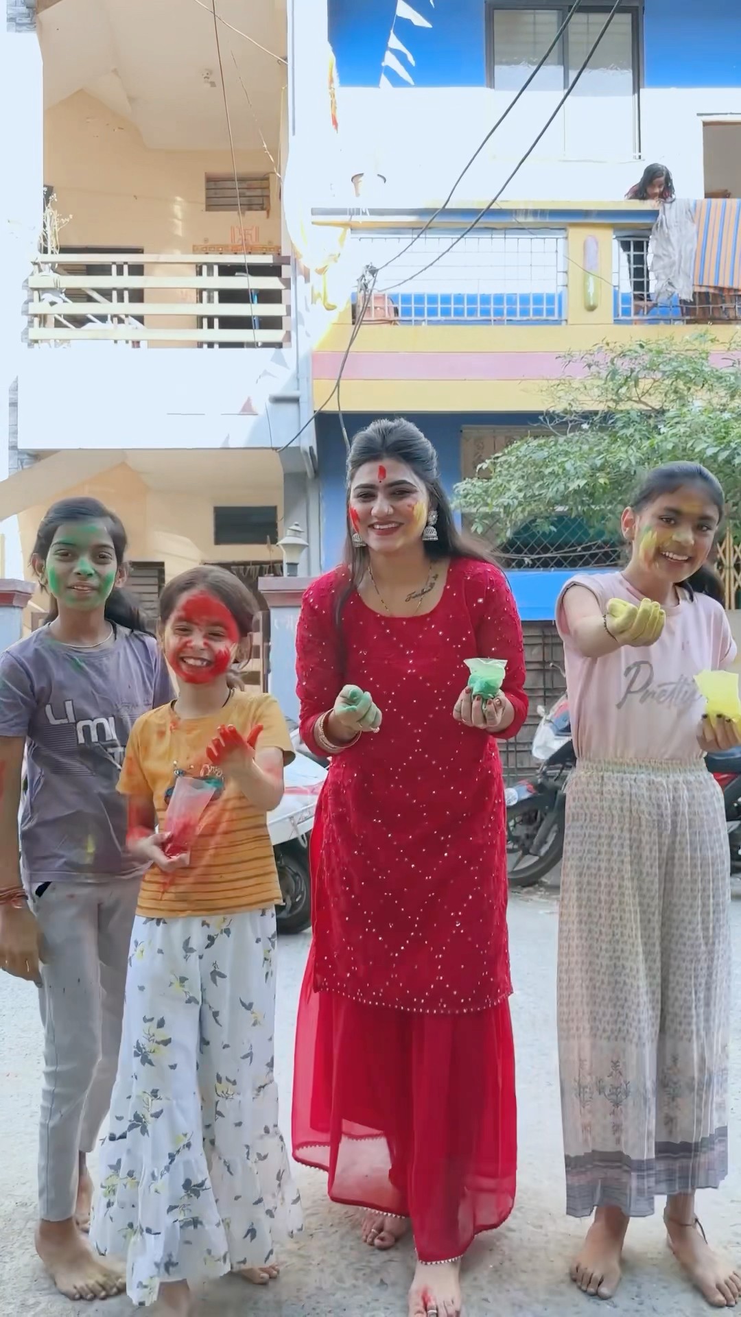बिचारा मेरे पति को पूरा रंग दिया?(happy holi dosto?) #kajalsoni #comedy #holi #family @kajalsoni
