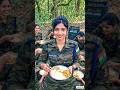 #103 🍛🇮🇳 साथ बैठकर खाना, सबसे बड़ी खुशी | Indian Army Girl Life | Komal Army #shorts