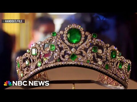 Thieves Stage Daring Daytime Jewel Heist At Louvre