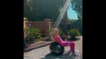 How to do a stability ball crunch