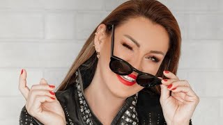 Pinar Altug Şortla Poz Verdi,Sosyal Medya Alev Aldi