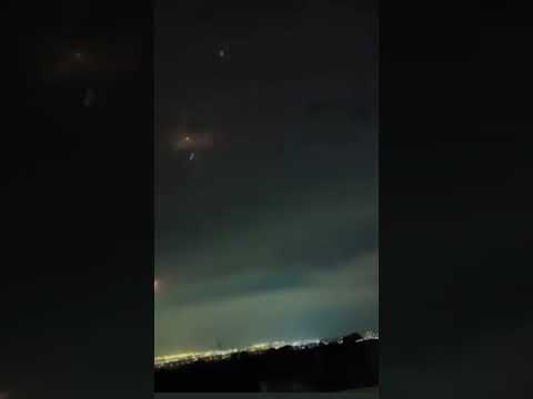 وابل من الصواريخ الإيرانية تصيب أهدافها بدقة وسط إسرائيل إيران إسرائيل طهران تل أبيب