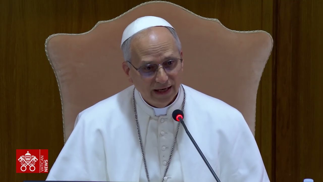 2025.05.10 Papa Leone XIV incontra i cardinali nell'Aula del Sinodo