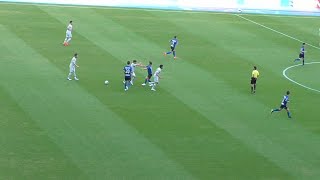 前選手にどつかれるが、冷静に矛を納める渡邉選手