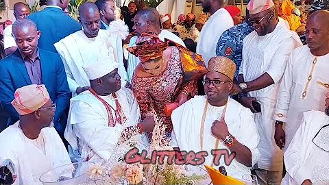 POSH OLORI.....SEE WHY QUEEN SEKINAT ELEGUSHI PUBLICLY KNEE TO GREET OONI OF IFE @ AN EVENT IN LAGOS