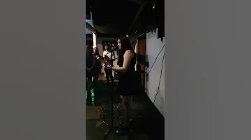 Sofía canta por primera vez en el cumple de Lola