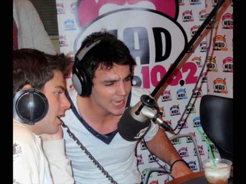 Κόκκινα Χαλιά, Unplugged @ Mad Radio: Θυμάμαι όσα είχες πει!