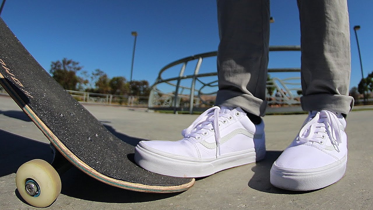 vans white skate shoes