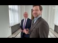 Kuźmiuk i jego "dzień dobry", prośba Hołowni i... Kto sadzi, kto boksuje, a kto śpiewa? "Sejm Wita"