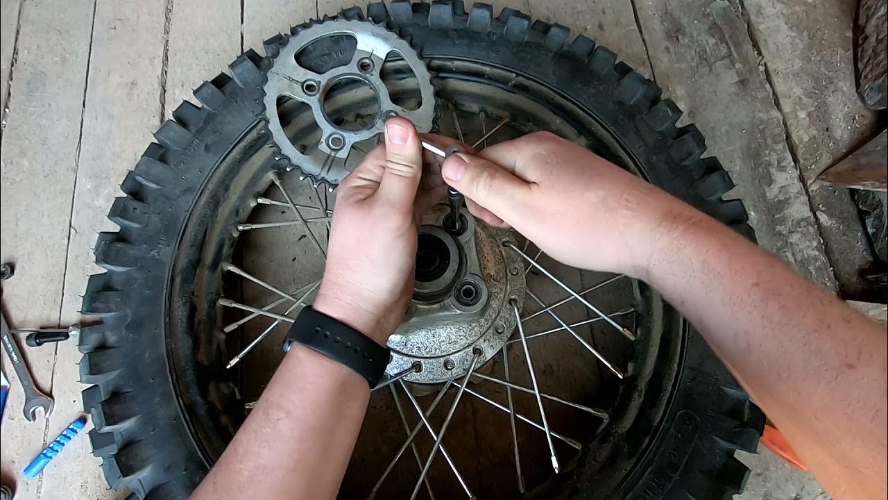 Как снять заднее колесо на эндуро 250